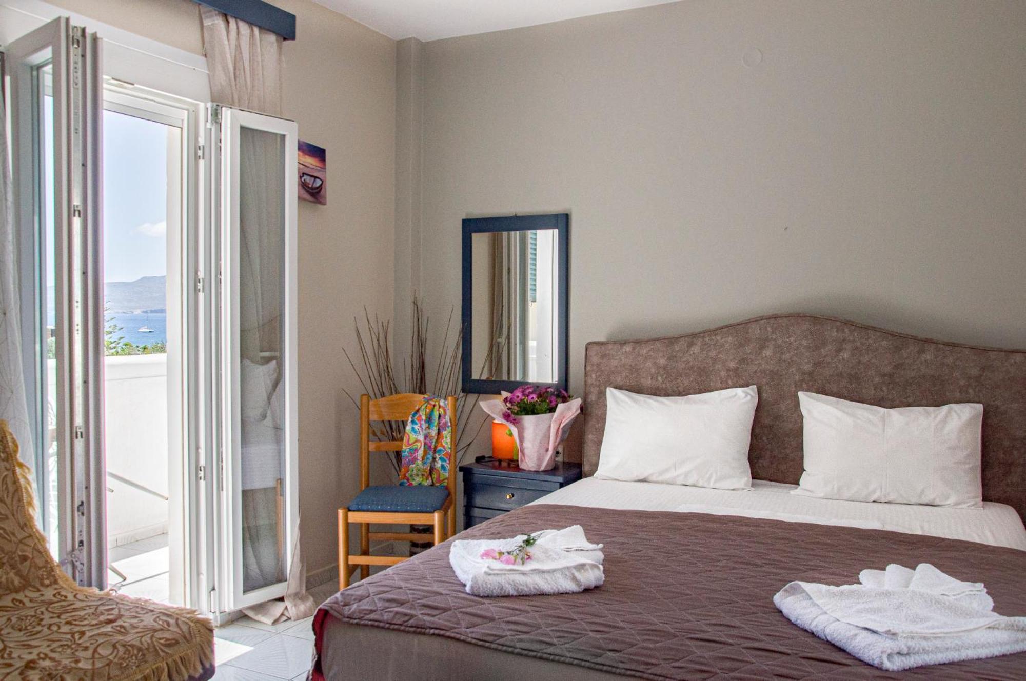 Christina Rooms Adamantas  Luaran gambar