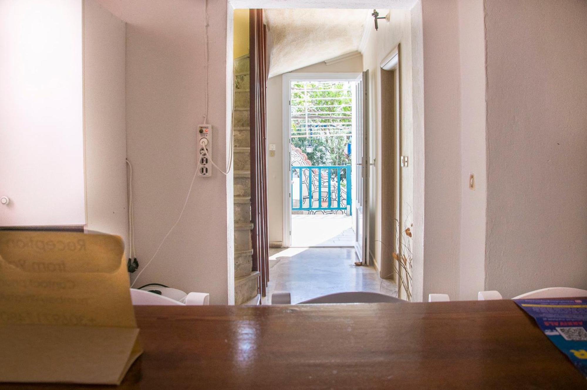 Christina Rooms Adamantas  Luaran gambar