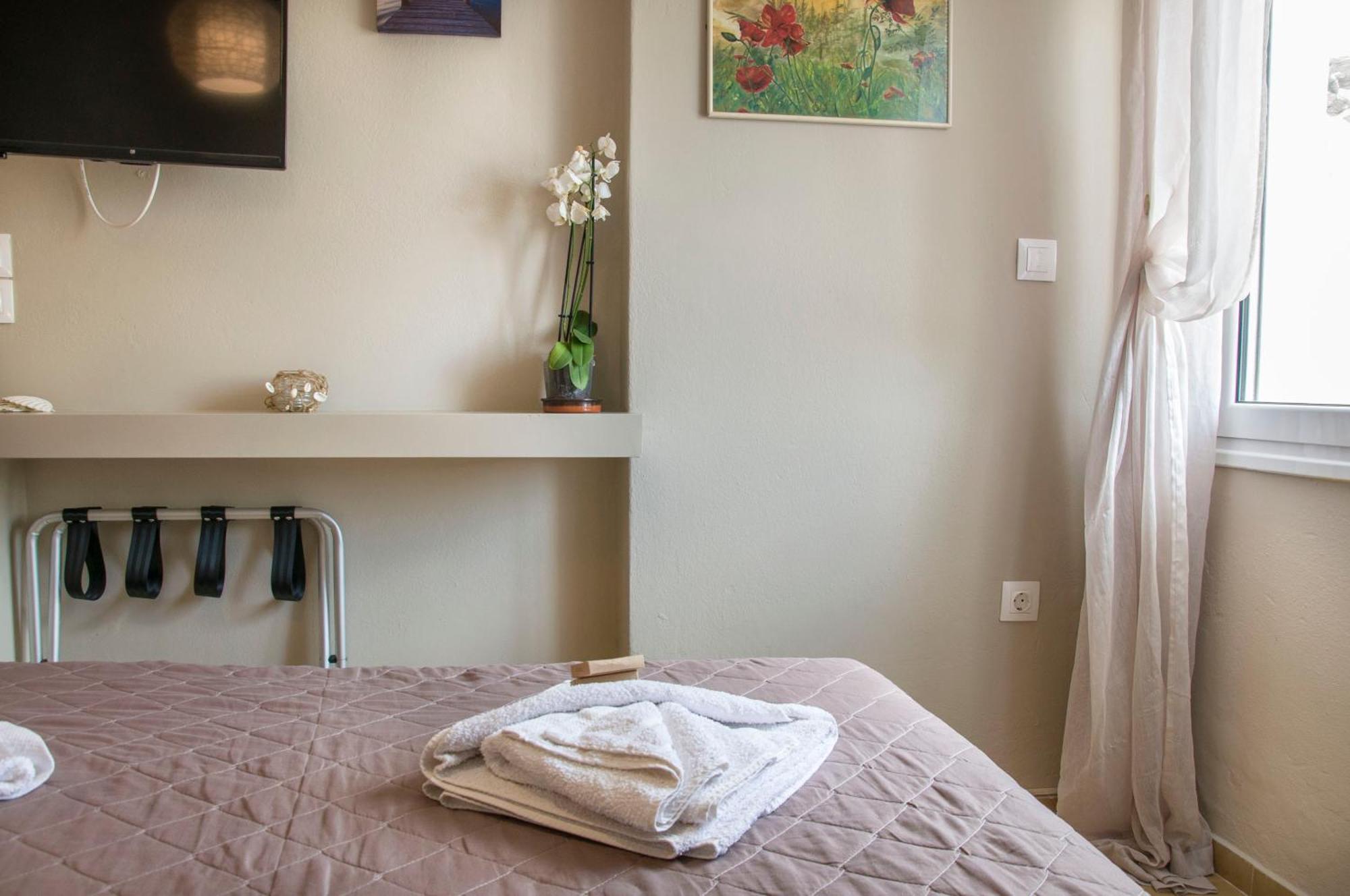 Christina Rooms Adamantas  Luaran gambar