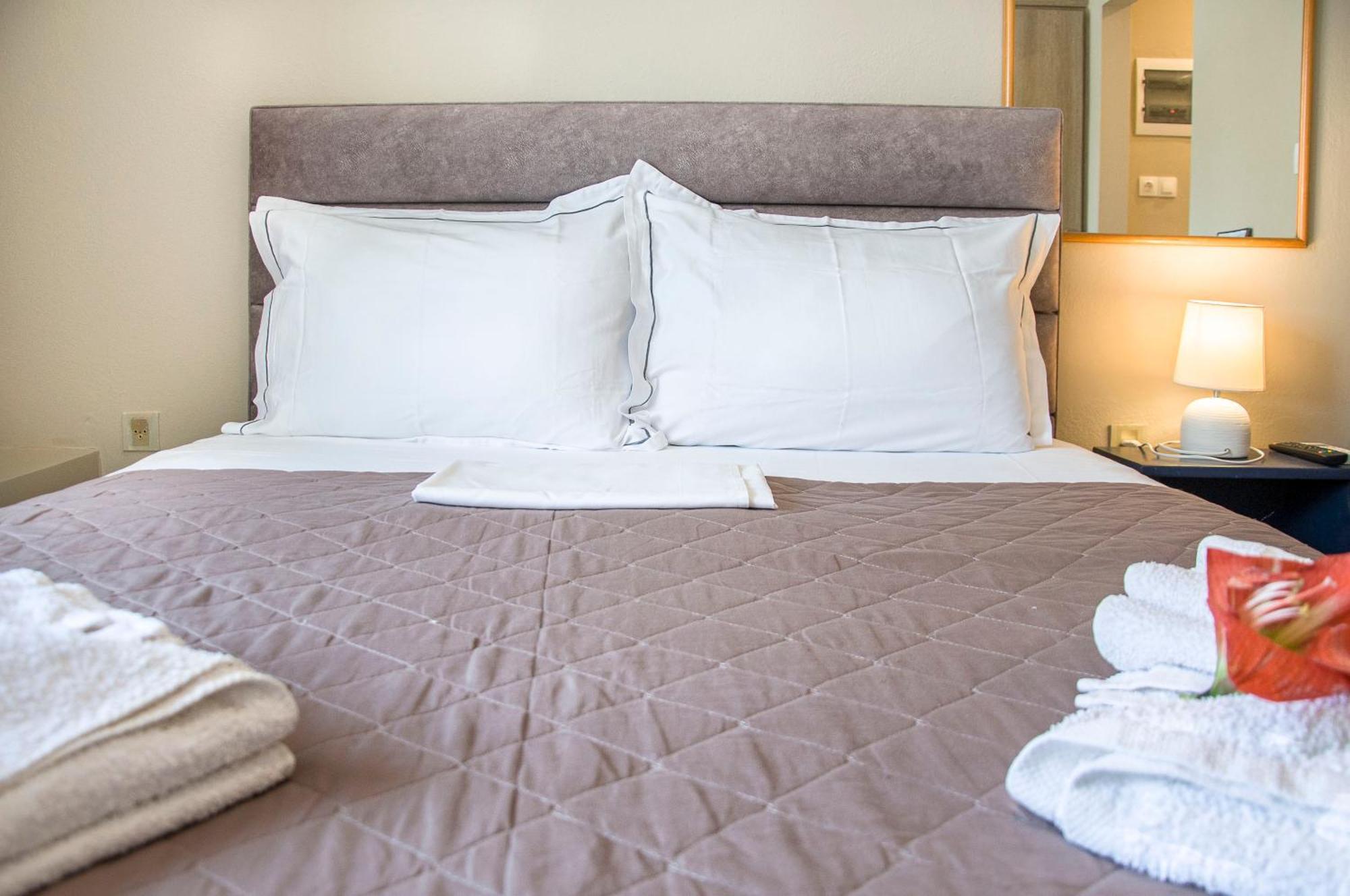 Christina Rooms Adamantas  Luaran gambar
