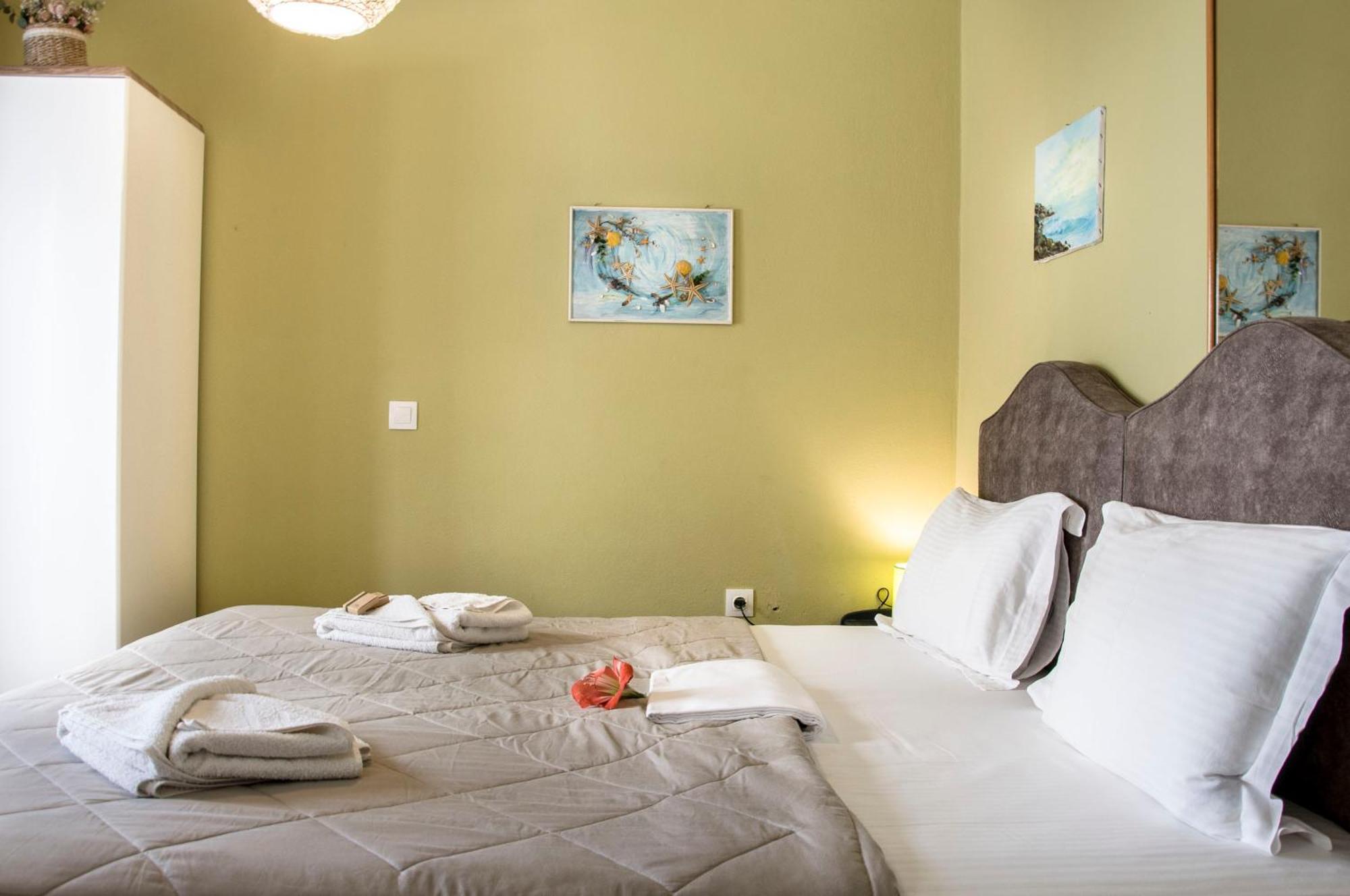 Christina Rooms Adamantas  Luaran gambar