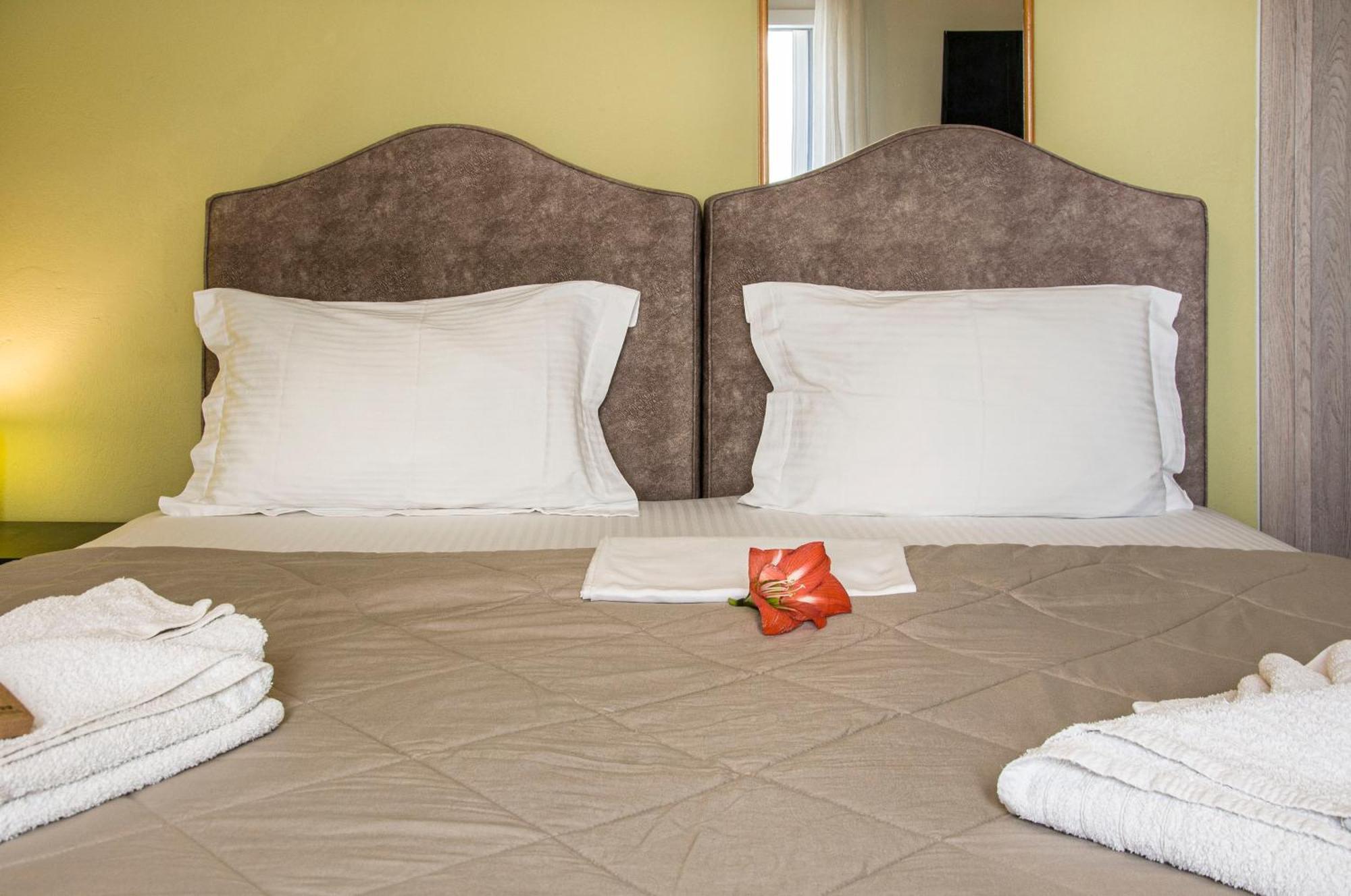 Christina Rooms Adamantas  Luaran gambar