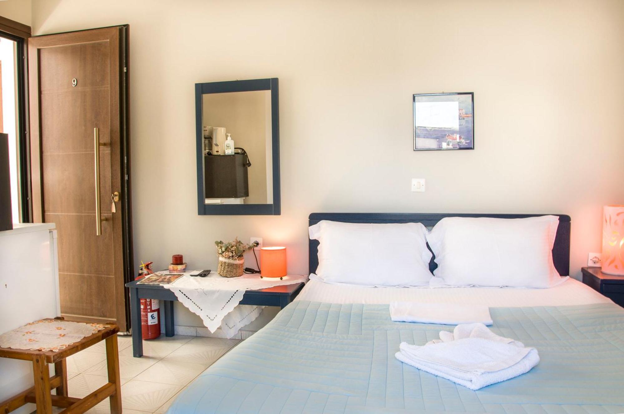 Christina Rooms Adamantas  Luaran gambar