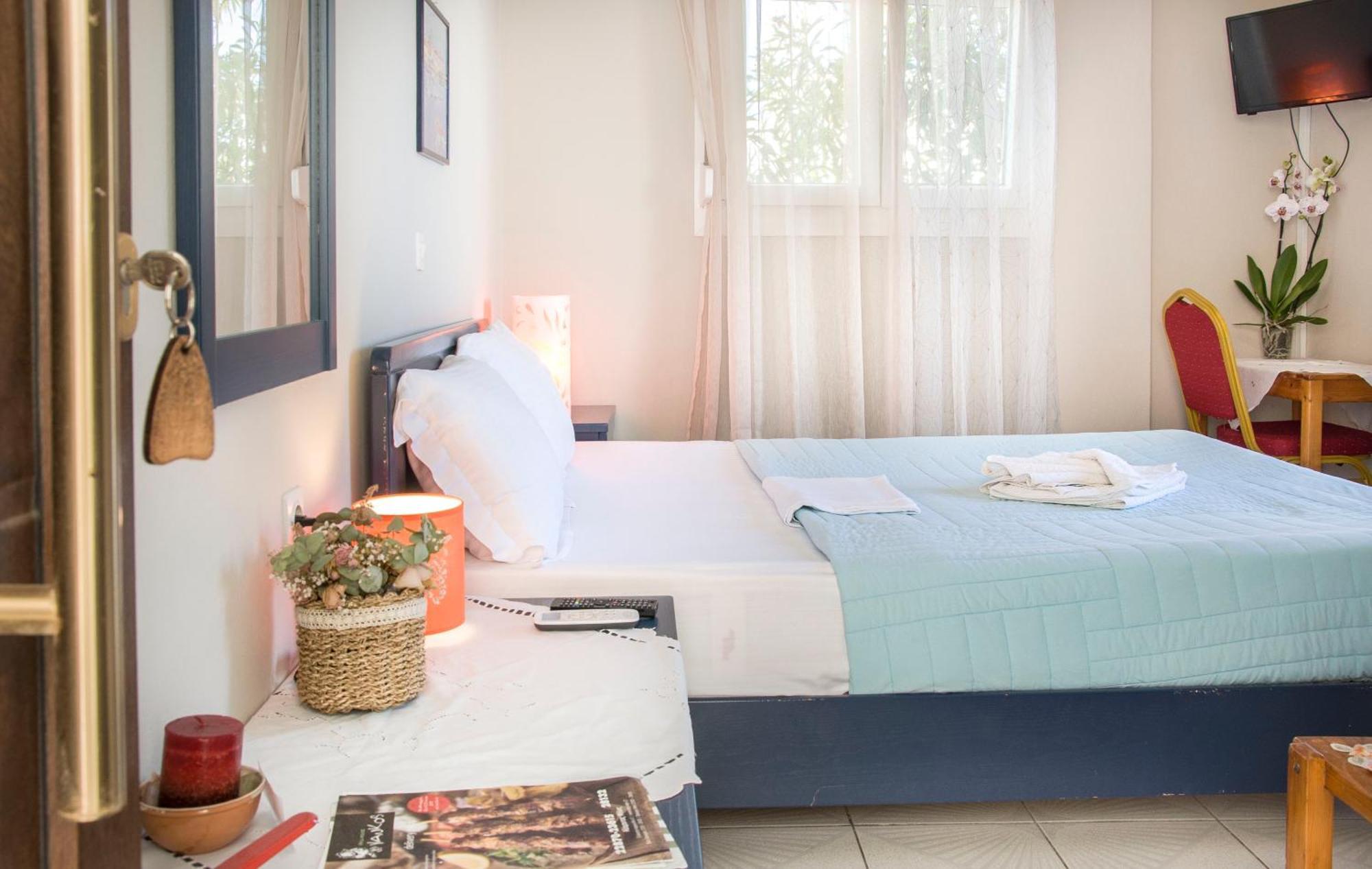 Christina Rooms Adamantas  Luaran gambar