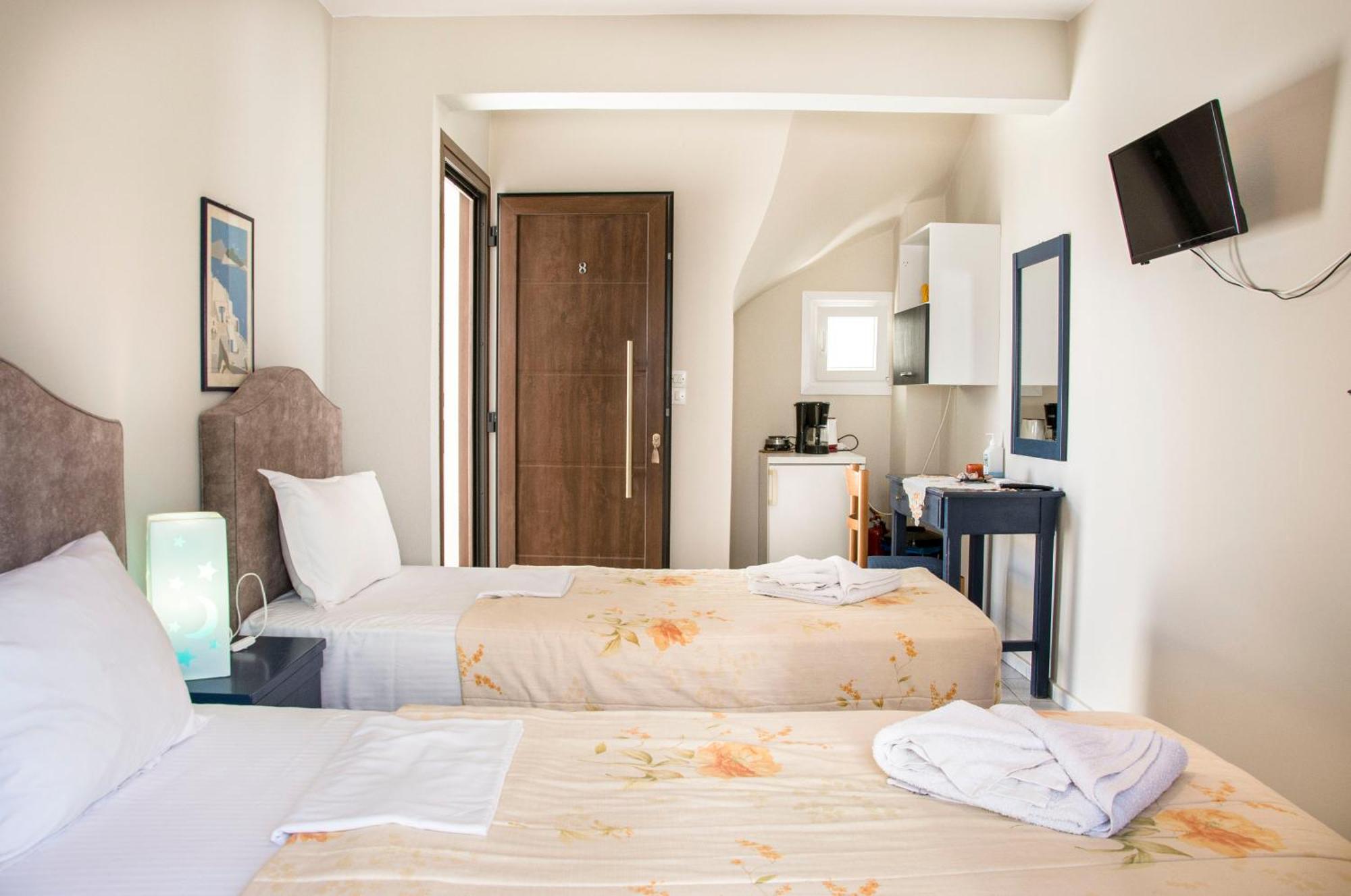 Christina Rooms Adamantas  Luaran gambar