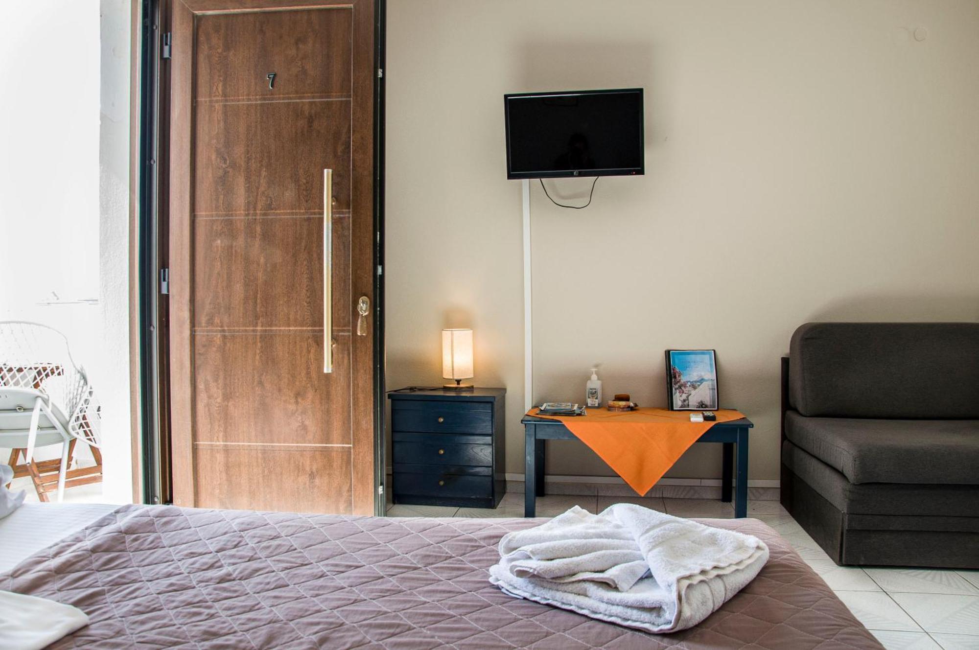 Christina Rooms Adamantas  Luaran gambar