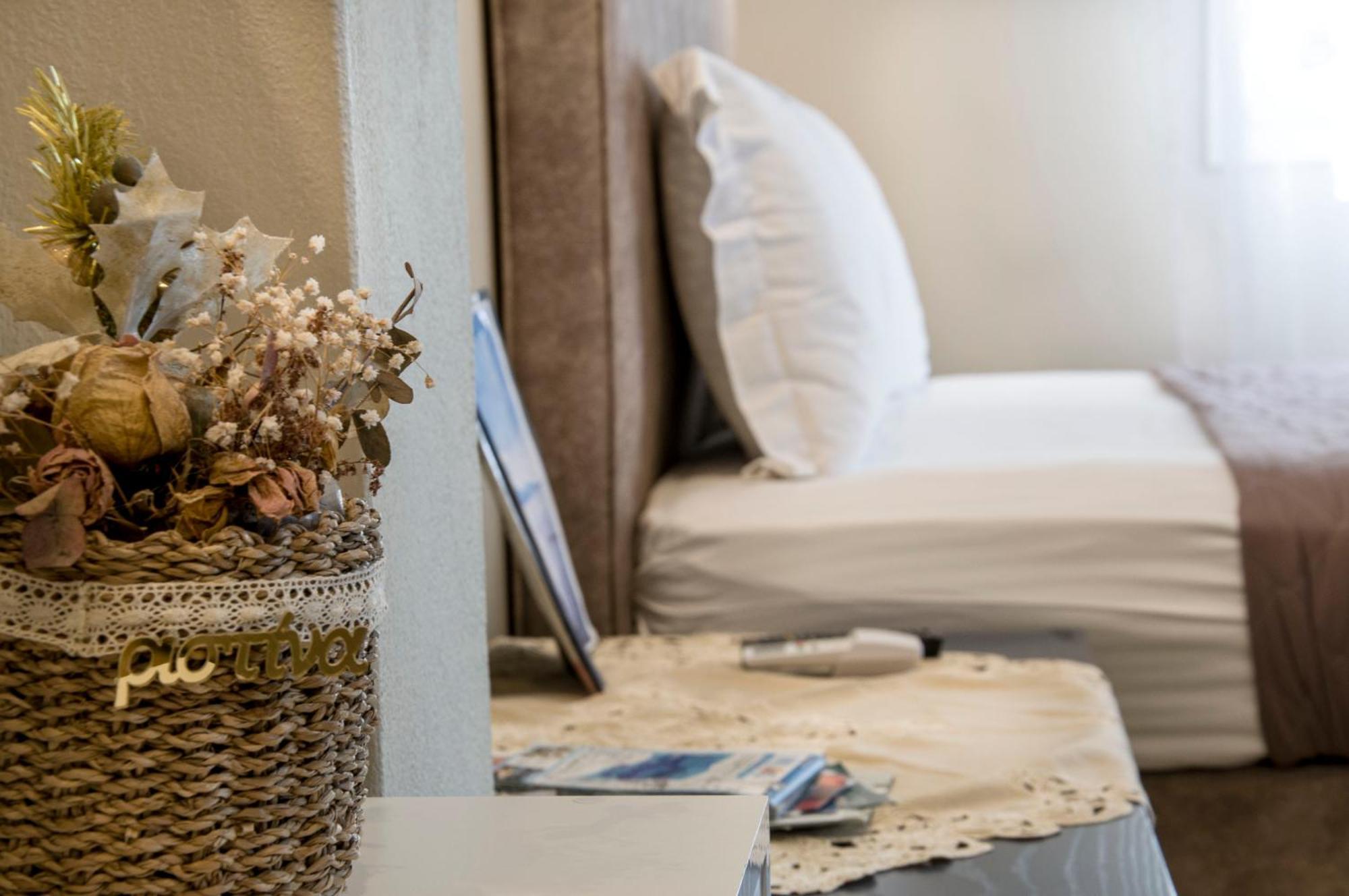 Christina Rooms Adamantas  Luaran gambar