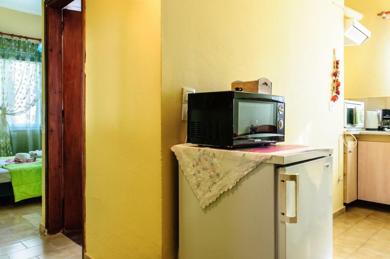 Christina Rooms Adamantas  Luaran gambar